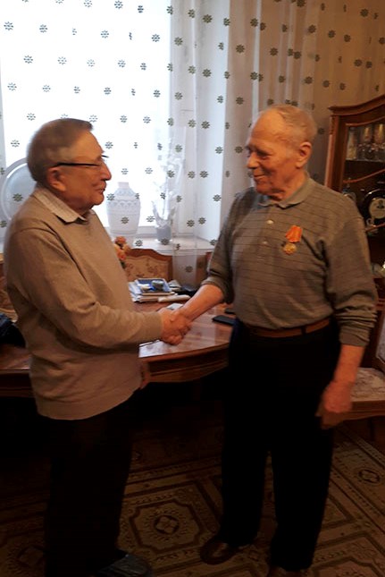 100-летие Советского Союза - награждение Г.Д.Колмогорова памятной медалью
